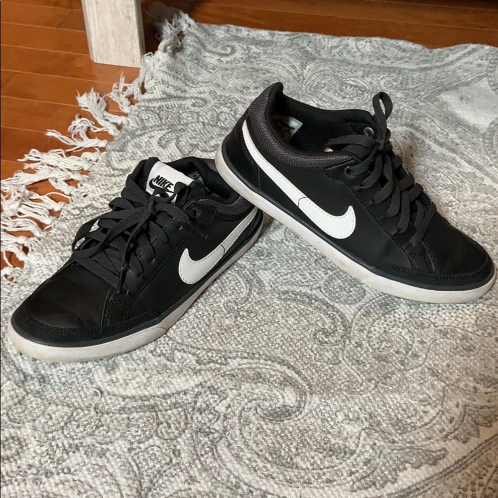 Women’s Black Nike Shoe